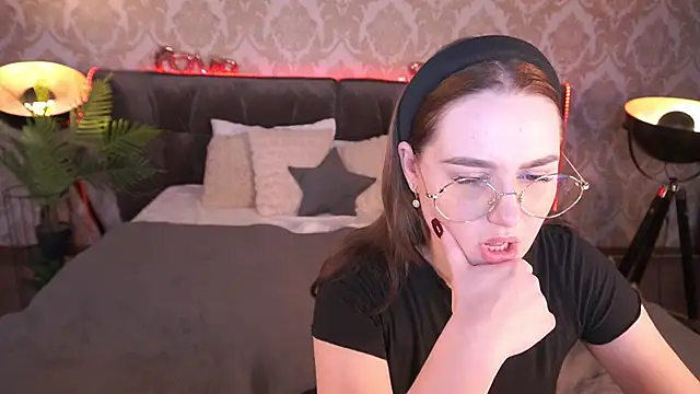 Snapshot of DivineJass chatting on February 2025 12:21:02 AM DivineJass online show from February 2025 12:21:02 AM