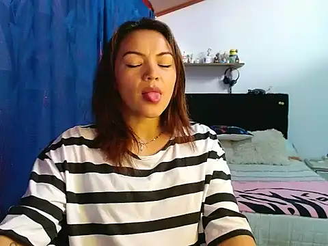 Snapshot of PenelopeMist chatting on March 2025 09:24:01 PM PenelopeMist online show from March 2025 09:24:01 PM