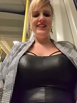 Snapshot of Sexybiene969 chatting on December 2025 05:21:01 PM Sexybiene969 online show from December 2025 05:21:01 PM