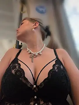 Sexybiene969 online show from April 2026 04:08:01 PM