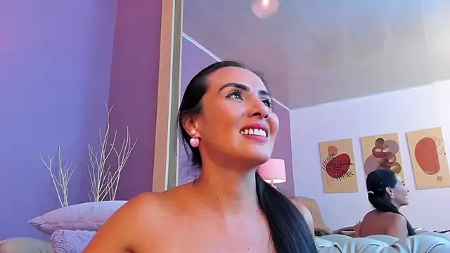 scarlet edwars online show from February 2025 03:08:01 PM