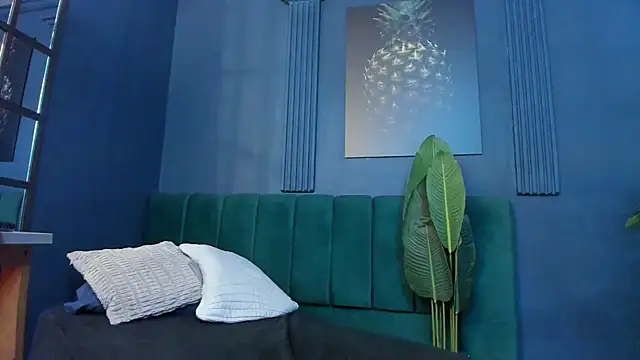 scarlet edwars online show from March 2026 06:52:01 PM