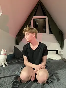 Snapshot of Julian_wins chatting on March 2025 10:48:02 PM Julian wins online show from March 2025 10:48:02 PM