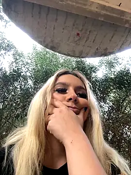 hotamanda01 online show from November 2025 01:03:01 PM