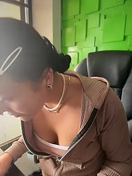 Snapshot of Dulce__Boyd chatting on April 2026 02:00:02 PM Dulce Boyd online show from April 2026 02:00:02 PM