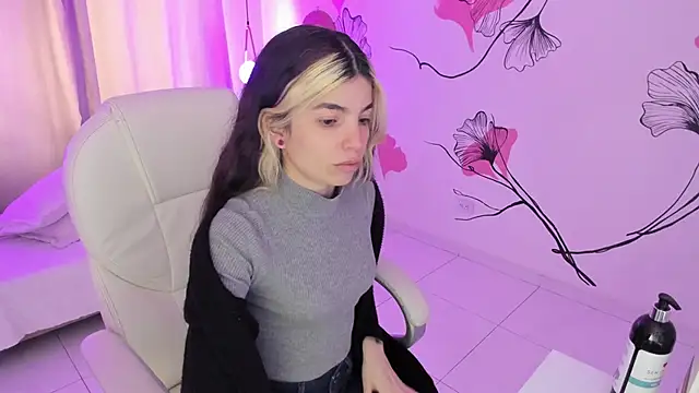 Isabela Fiorelli online show from November 2025 01:12:02 PM