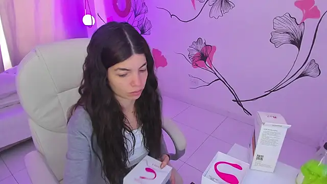 Isabela Fiorelli online show from December 2025 01:09:02 PM