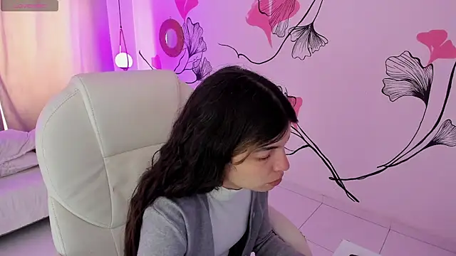 Isabela Fiorelli online show from April 2026 01:27:02 PM