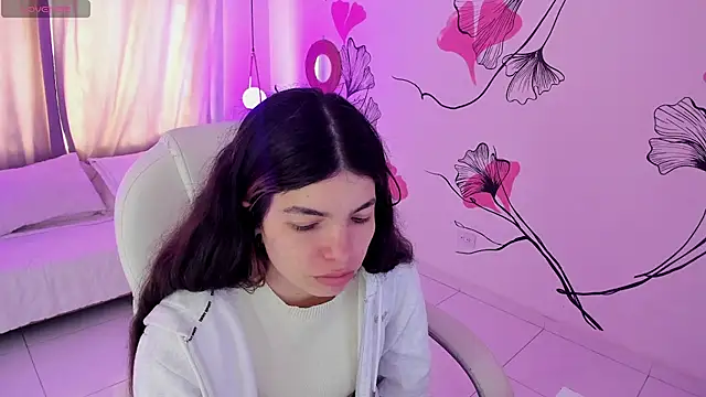 Isabela Fiorelli online show from May 2026 01:28:02 PM