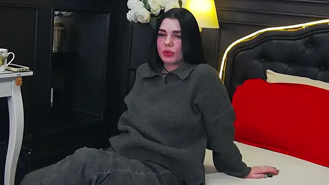 Snapshot of MaeveMoon chatting on February 2025 08:10:01 PM MaeveMoon online show from February 2025 08:10:01 PM