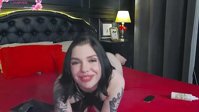 Snapshot of MaeveMoon chatting on March 2025 12:44:01 AM MaeveMoon online show from March 2025 12:44:01 AM