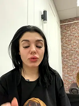 Snapshot of MaeveMoon chatting on September 2025 04:23:02 AM MaeveMoon online show from September 2025 04:23:02 AM