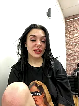 Snapshot of MaeveMoon chatting on September 2025 04:35:01 AM MaeveMoon online show from September 2025 04:35:01 AM