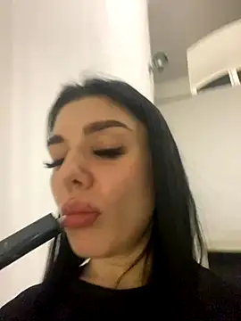 Snapshot of MaeveMoon chatting on October 2025 04:08:02 PM MaeveMoon online show from October 2025 04:08:02 PM