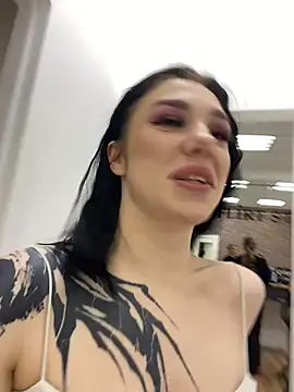 Snapshot of MaeveMoon chatting on November 2025 05:38:01 PM MaeveMoon online show from November 2025 05:38:01 PM