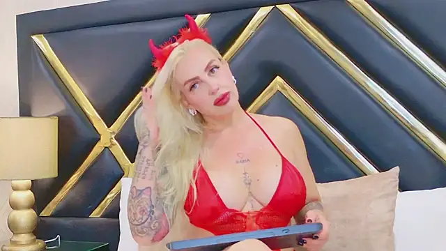 SophieWinsloow online show from April 2026 01:04:01 PM