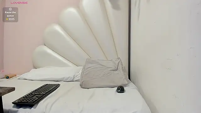 Snapshot of Olivia_Stevens chatting on February 2025 07:35:02 PM Olivia Stevens online show from February 2025 07:35:02 PM