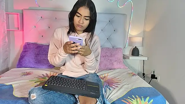 Snapshot of ariana_smiith chatting on March 2025 01:18:01 PM ariana smiith online show from March 2025 01:18:01 PM