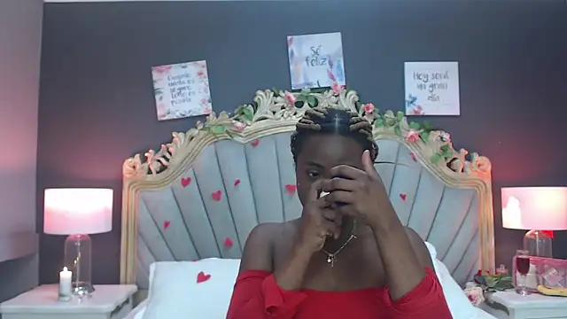 Snapshot of LindaBird chatting on February 2025 12:25:02 PM LindaBird online show from February 2025 12:25:02 PM