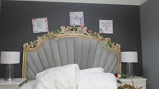 Snapshot of LindaBird chatting on February 2025 09:08:02 PM LindaBird online show from February 2025 09:08:02 PM