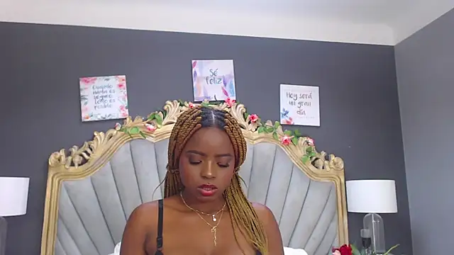 Snapshot of LindaBird chatting on February 2025 09:16:01 PM LindaBird online show from February 2025 09:16:01 PM