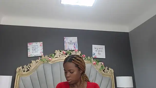 Snapshot of LindaBird chatting on March 2025 11:27:02 AM LindaBird online show from March 2025 11:27:02 AM