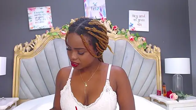 Snapshot of LindaBird chatting on March 2025 01:35:01 AM LindaBird online show from March 2025 01:35:01 AM