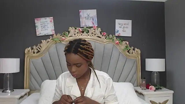 Snapshot of LindaBird chatting on March 2025 03:53:02 PM LindaBird online show from March 2025 03:53:02 PM