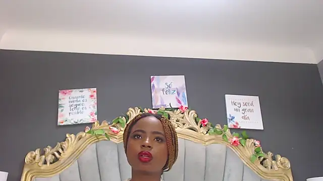 Snapshot of LindaBird chatting on March 2025 10:15:02 PM LindaBird online show from March 2025 10:15:02 PM