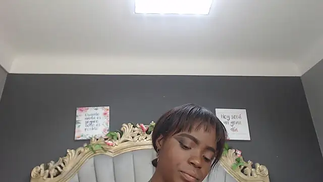 Snapshot of LindaBird chatting on September 2025 08:09:01 PM LindaBird online show from September 2025 08:09:01 PM