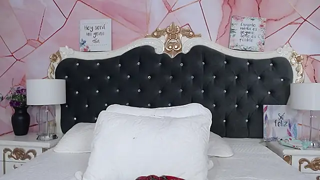 LindaBird online show from November 2025 08:20:02 PM