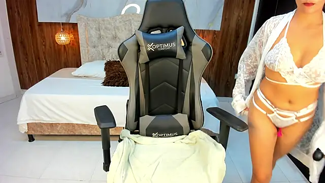 Holly 22 online show from February 2025 12:02:02 PM