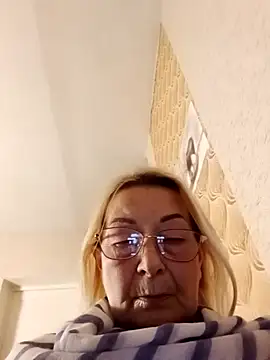 Snapshot of SophiaSky6037 chatting on February 2025 05:31:02 PM SophiaSky6037 online show from February 2025 05:31:02 PM