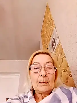 Snapshot of SophiaSky6037 chatting on February 2025 11:38:02 AM SophiaSky6037 online show from February 2025 11:38:02 AM