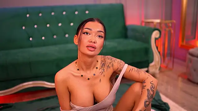 Snapshot of SashaFerrera chatting on February 2025 10:04:02 PM SashaFerrera online show from February 2025 10:04:02 PM