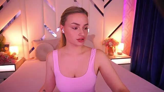 LindsieGreyy online show from May 2026 06:18:01 AM