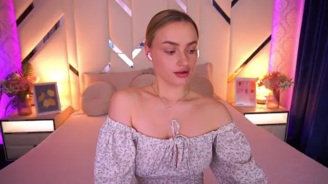 LindsieGreyy online show from May 2026 12:57:02 PM