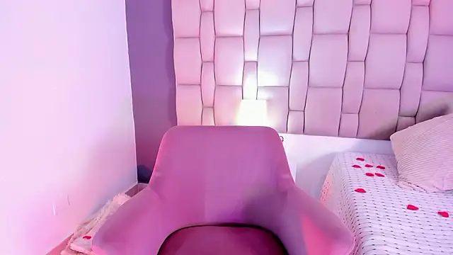 Snapshot of Mia_cm chatting on February 2026 08:05:01 PM Mia cm online show from February 2026 08:05:01 PM