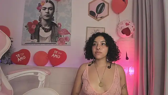 Snapshot of Dhalila_ chatting on February 2025 07:26:01 AM Dhalila online show from February 2025 07:26:01 AM