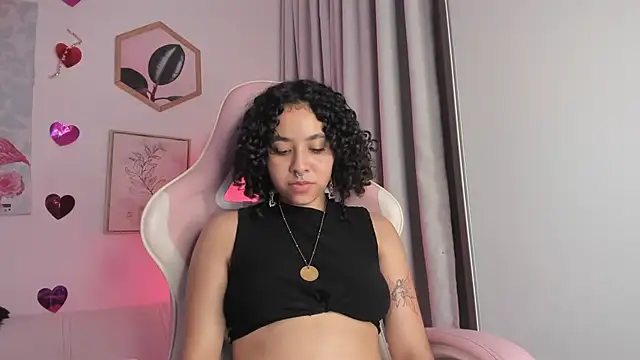 Snapshot of Dhalila_ chatting on February 2025 07:43:01 AM Dhalila online show from February 2025 07:43:01 AM