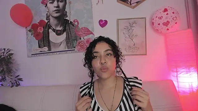 Snapshot of Dhalila_ chatting on February 2025 01:40:02 AM Dhalila online show from February 2025 01:40:02 AM