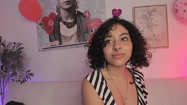 Snapshot of Dhalila_ chatting on February 2025 04:44:02 AM Dhalila online show from February 2025 04:44:02 AM