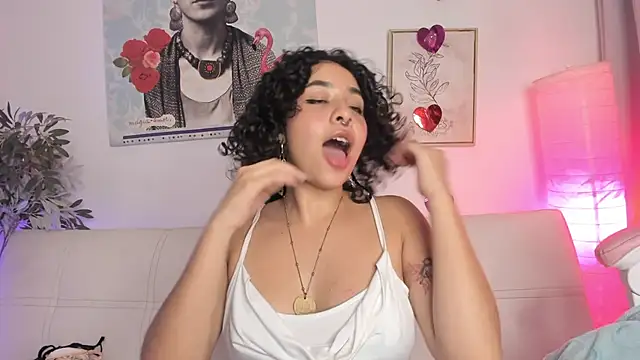 Snapshot of Dhalila_ chatting on February 2025 01:33:01 AM Dhalila online show from February 2025 01:33:01 AM