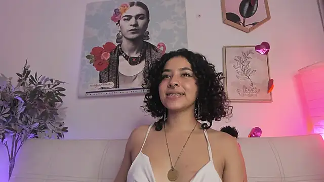 Snapshot of Dhalila_ chatting on February 2025 04:40:01 AM Dhalila online show from February 2025 04:40:01 AM