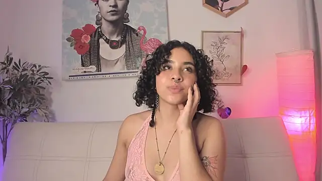 Snapshot of Dhalila_ chatting on February 2025 04:28:02 AM Dhalila online show from February 2025 04:28:02 AM