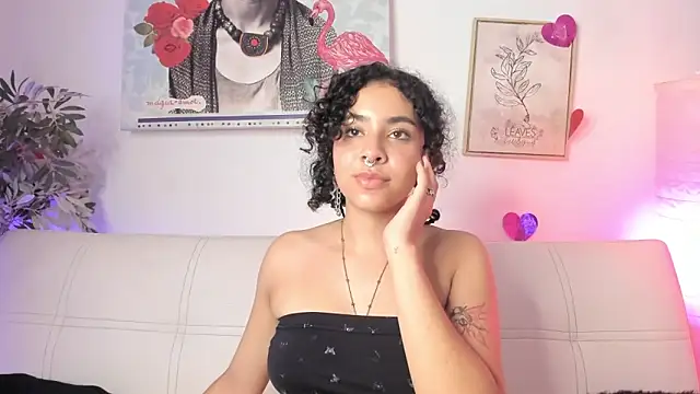 Snapshot of Dhalila_ chatting on February 2025 07:00:01 AM Dhalila online show from February 2025 07:00:01 AM