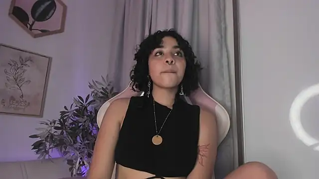 Snapshot of Dhalila_ chatting on March 2025 01:14:02 AM Dhalila online show from March 2025 01:14:02 AM