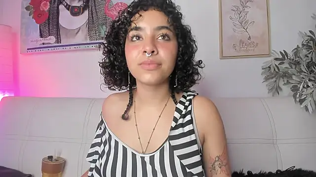 Snapshot of Dhalila_ chatting on March 2025 04:38:01 AM Dhalila online show from March 2025 04:38:01 AM