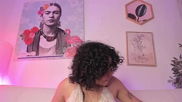 Snapshot of Dhalila_ chatting on March 2025 08:07:02 AM Dhalila online show from March 2025 08:07:02 AM