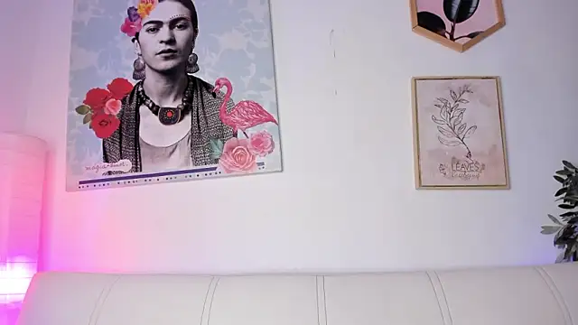 Snapshot of Dhalila_ chatting on March 2025 05:32:01 AM Dhalila online show from March 2025 05:32:01 AM